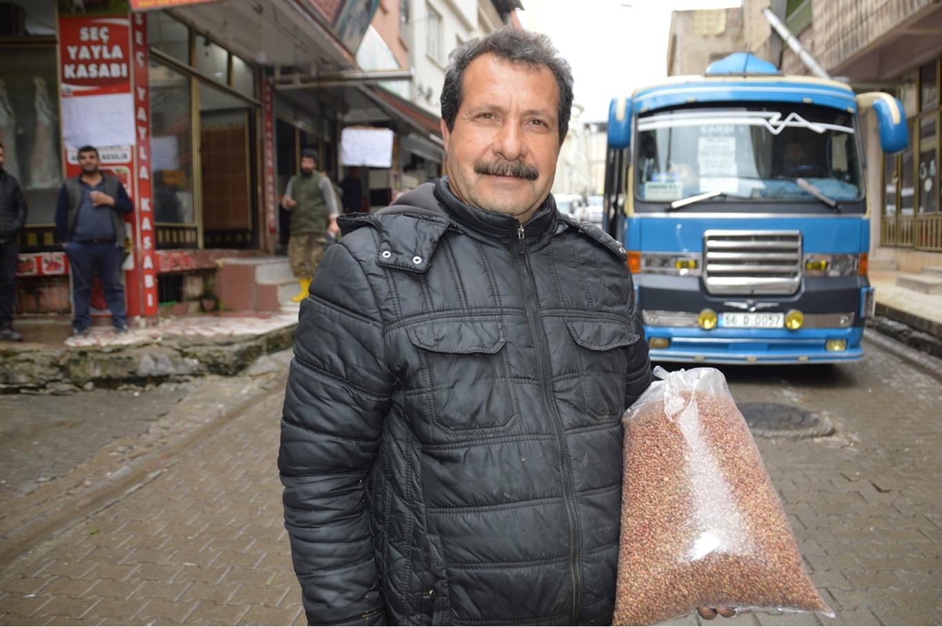 Siirtli aktar ve baharatçılar: Sumağın faydaları var ama en faydalı olan tedbirdir Siirtli aktar ve baharatçılar: Sumağın faydaları var ama en faydalı olan tedbirdir